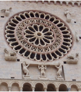 San Ruffino mit der grossen Rosette und den 4 Evangelisten