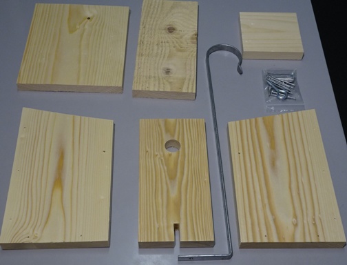 Die Einzelteile des Bausatzes