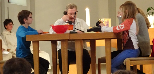 während dem Rüeblirüsten fragen Kinder nach betreffend Josef, Josefsfest und Patrozinium