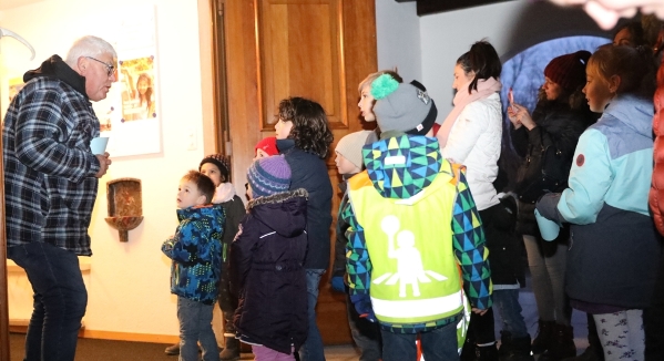 Nach der Begrüssung rufen die Kinder Nikolaus, Nikolaus